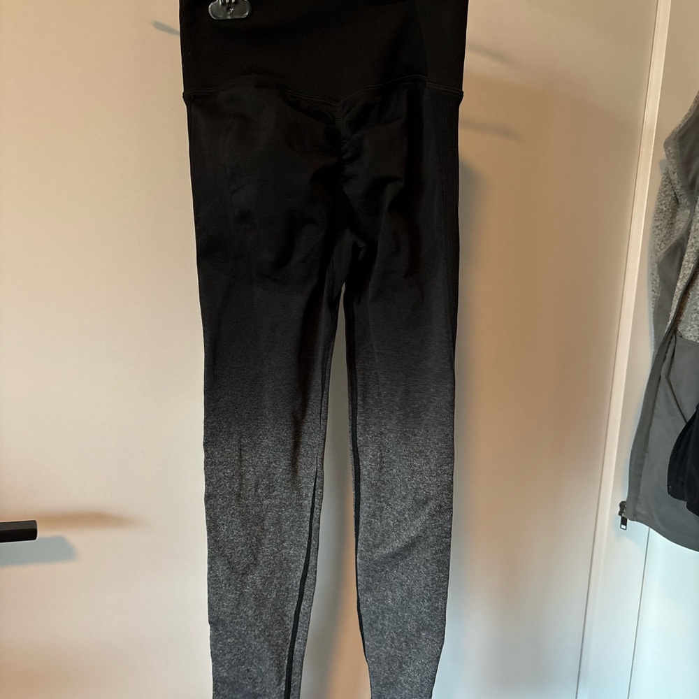 Women's Black and Gray Ombre Leggings